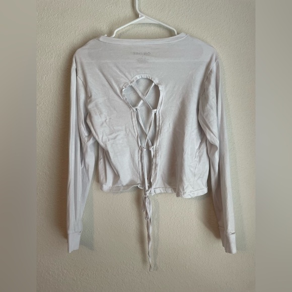 On Fire Women's White Long Sleeve Tee with open back size L - Picture 2 of 3